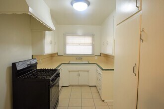 11645 Moorpark St in Los Angeles, CA - Building Photo - Building Photo