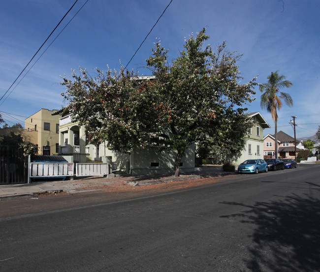 4600 Kingswell Ave in Los Angeles, CA - Building Photo - Building Photo