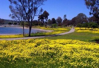 5760 Jackson Dr in La Mesa, CA - Foto de edificio - Building Photo