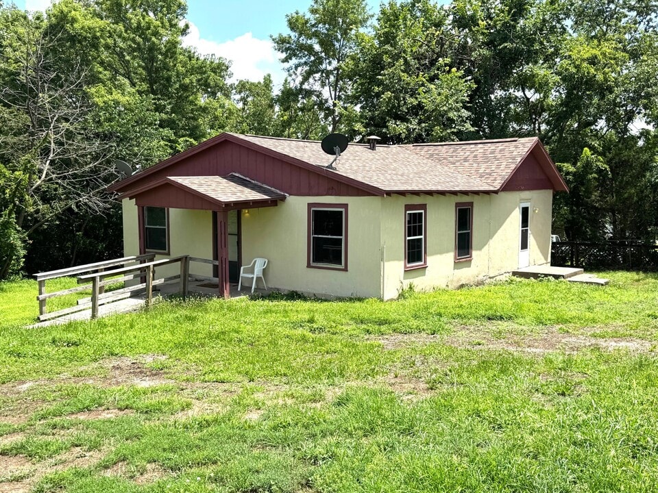 108 E 43rd St in Joplin, MO - Building Photo