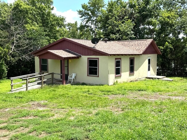 property at 108 E 43rd St