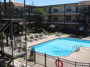 2720 Whitney Pl in Metairie, LA - Building Photo - Building Photo