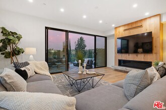 5221 Campo Rd in Los Angeles, CA - Building Photo - Building Photo
