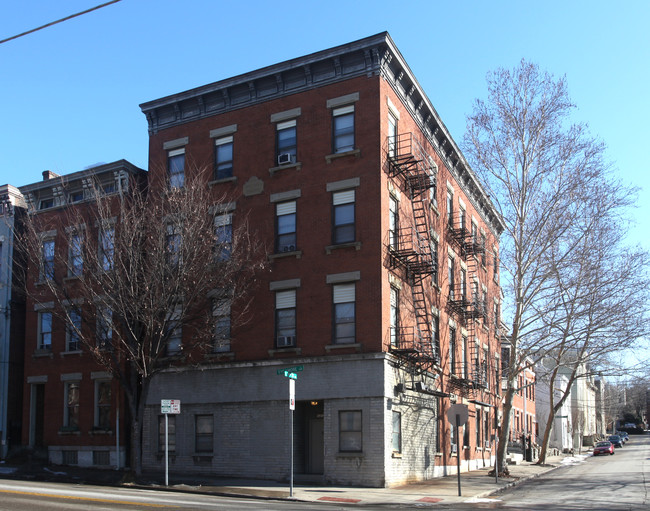 Holub Apartments Aka Sycamore Manor in Cincinnati, OH - Building Photo - Building Photo