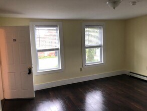 9 Elm St in Winchester, NH - Building Photo - Building Photo