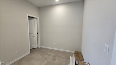 853 Angwin Ln in Henderson, NV - Building Photo - Building Photo