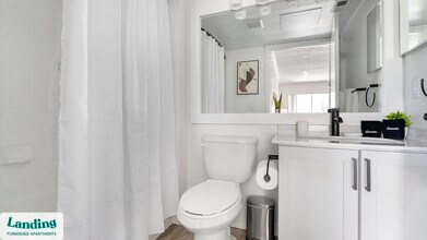 1000 Marlin Lakes Cir, Unit 1114 in Sarasota, FL - Building Photo - Building Photo