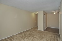 Building Photo - Iroquois Green Apartamentos in Louisville, Kentucky