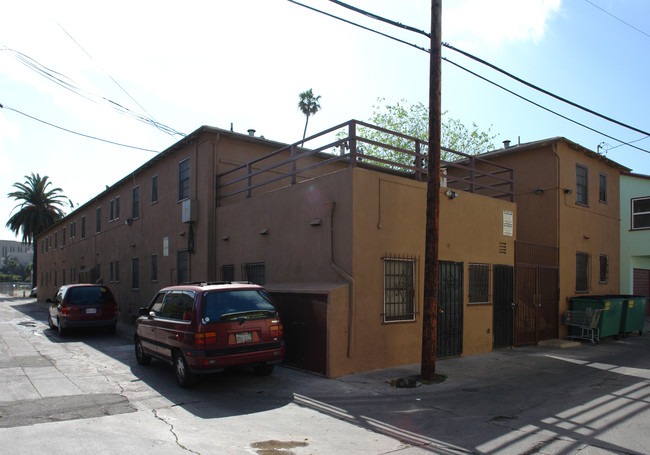 1133 W 12th St in Long Beach, CA - Foto de edificio - Building Photo