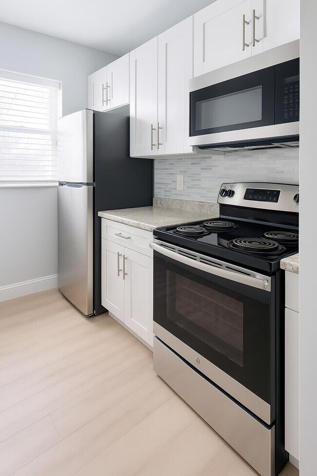 690 Kingsbridge St in Boca Raton, FL - Building Photo - Building Photo