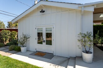 412 Esther St, Unit B in Costa Mesa, CA - Building Photo - Building Photo