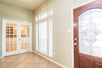 8847 Distant Woods Dr in Houston, TX - Foto de edificio - Building Photo