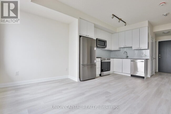 3260 Sheppard Ave E in Toronto, ON - Building Photo - Building Photo