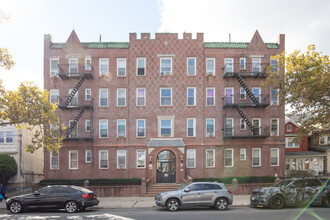 Florance Court in South Ozone Park, NY - Building Photo - Building Photo