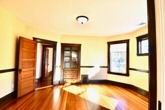 710 Metropolitan Ave, Unit 3 in Boston, MA - Building Photo - Building Photo