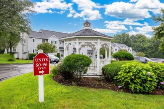 94 Oak Ridge Dr in Windsor Locks, CT - Building Photo - Building Photo