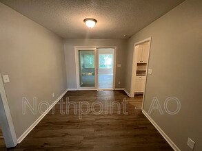 10007 E 77th Terrace in Raytown, MO - Building Photo - Building Photo