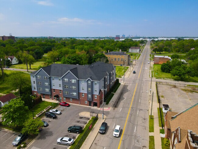 Lakewood Manor in Detroit, MI - Building Photo - Building Photo