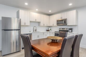 859 Duke Ln in West Richland, WA - Building Photo - Building Photo