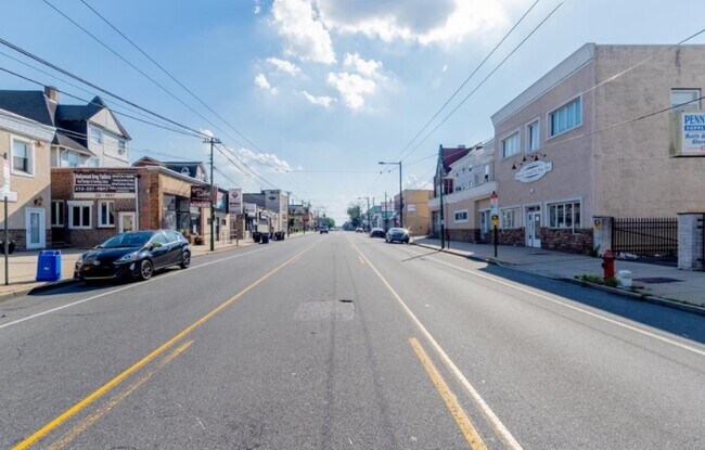 8034 Frankford Ave in Philadelphia, PA - Foto de edificio - Building Photo