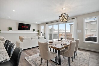 144 Wolf Holw Cres S E in Calgary, AB - Building Photo - Building Photo