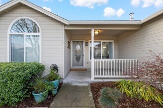 1234 Pheasant Wy in Central Point, OR - Building Photo - Building Photo