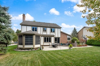 1574 Devonshire Dr in Troy, MI - Building Photo - Building Photo