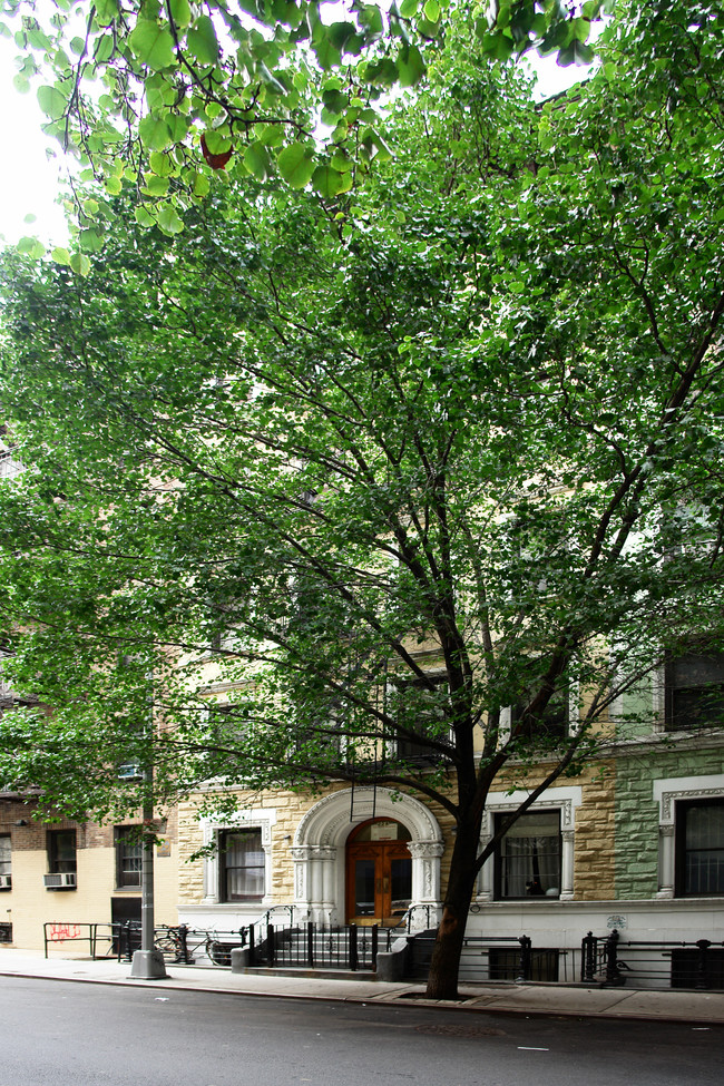 228 W 24th St in New York, NY - Foto de edificio - Building Photo