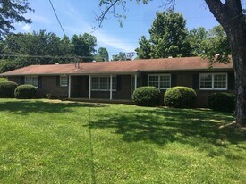 925 Southgate Dr in Cookeville, TN - Building Photo