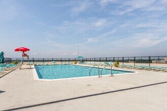 5500 Friendship Blvd, Unit 1029N in Chevy Chase, MD - Building Photo - Building Photo