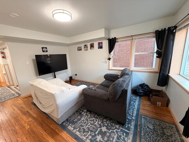 1589 Summit Rd in Cincinnati, OH - Building Photo - Building Photo