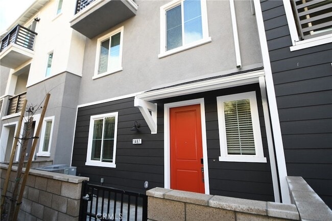 property at 1487 Skyline Ln