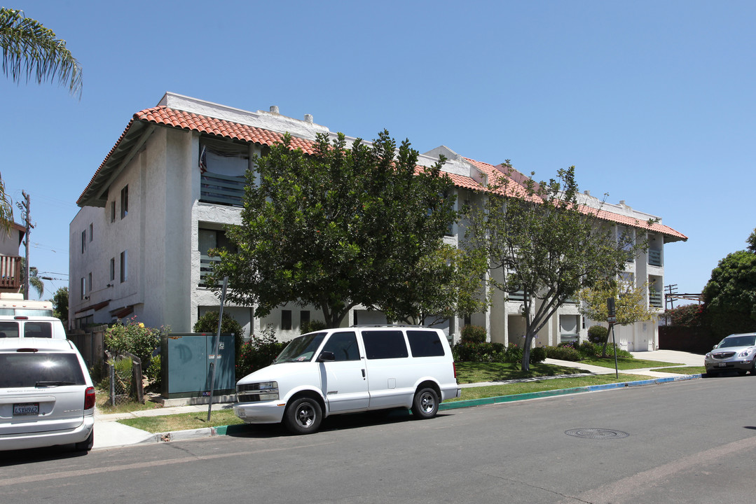 Santa Fe Place Apartments in San Diego, CA - Building Photo