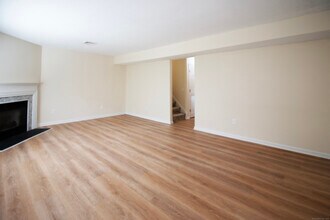 378 Meridian St Ext in Groton, CT - Building Photo - Building Photo