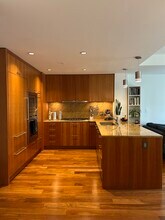 10700 NE 4th St, Unit 424 in Bellevue, WA - Building Photo - Building Photo