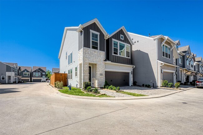 10915 Brambling Wood Dr in Houston, TX - Building Photo - Building Photo