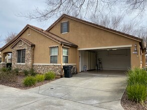 1000 Orleans Ct in Roseville, CA - Foto de edificio - Building Photo