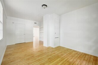 108 W Croslin St in Austin, TX - Building Photo - Building Photo