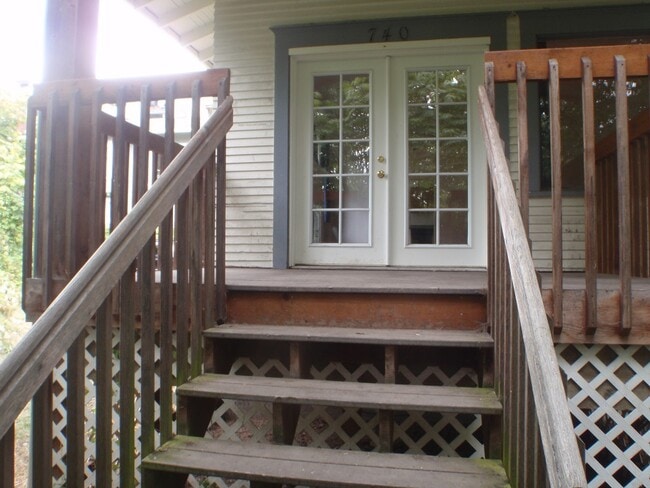 property at 740 N Forest St