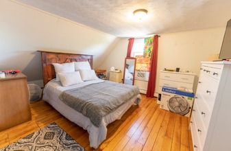 225 Waterman Ave in East Providence, RI - Foto de edificio - Building Photo