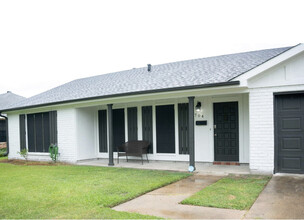 704 Esplanade in Lake Charles, LA - Building Photo - Building Photo