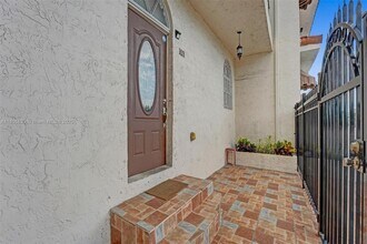 1695 SW 11th St in Miami, FL - Building Photo - Building Photo