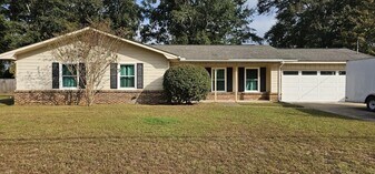 605 Melbourne Dr in Enterprise, AL - Building Photo