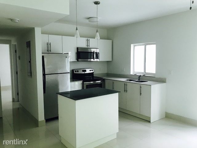 6891 Bay Dr in Miami Beach, FL - Foto de edificio - Building Photo