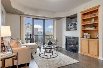 500 E Grant St in Minneapolis, MN - Building Photo - Building Photo