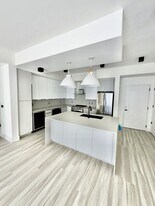 18631 NE 25th Pl, Unit 802 in Miami, FL - Building Photo