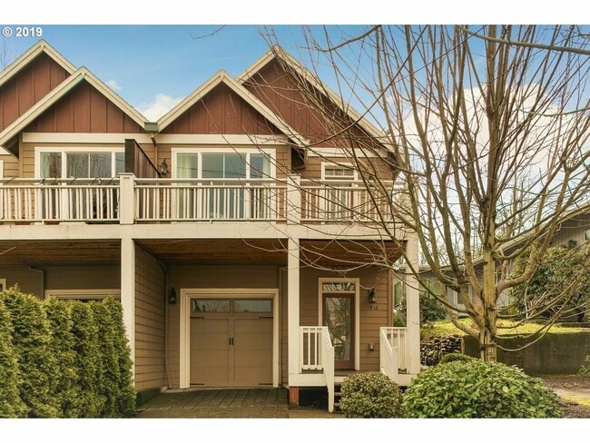 property at 1916 SW Idaho St