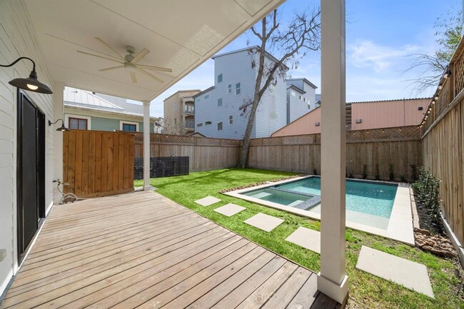 property at 1915 Crockett St