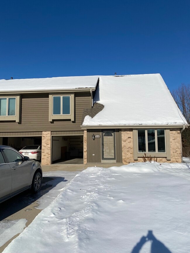 property at 10300 W Beacon Hill Dr