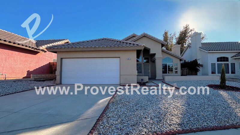 14075 Gray Ln in Victorville, CA - Building Photo